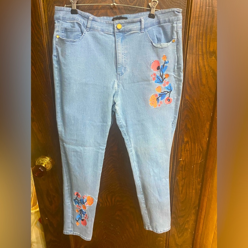Ivanka Trump- slim Jean with Placed Floral Embroidery, Size 14